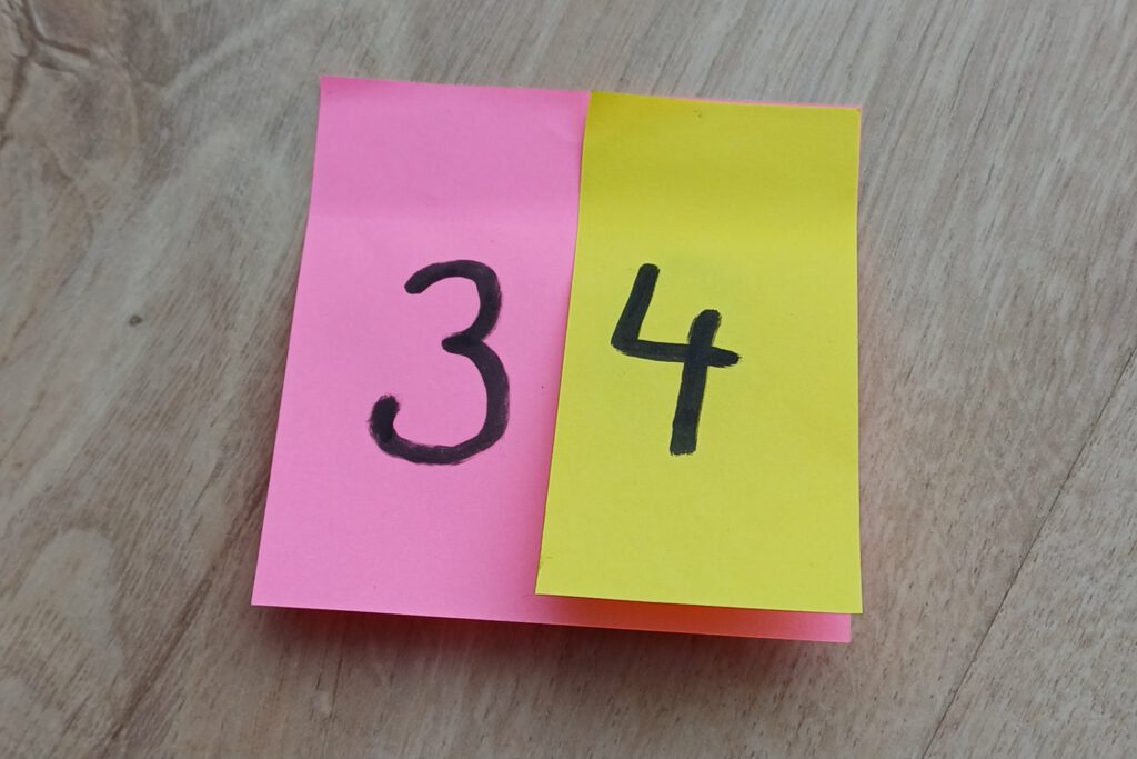 Getallen tot 100 worden vaak omgedraaid. Hulp bij het rekenen en oefenen met getallen tot 100 - met post-its 