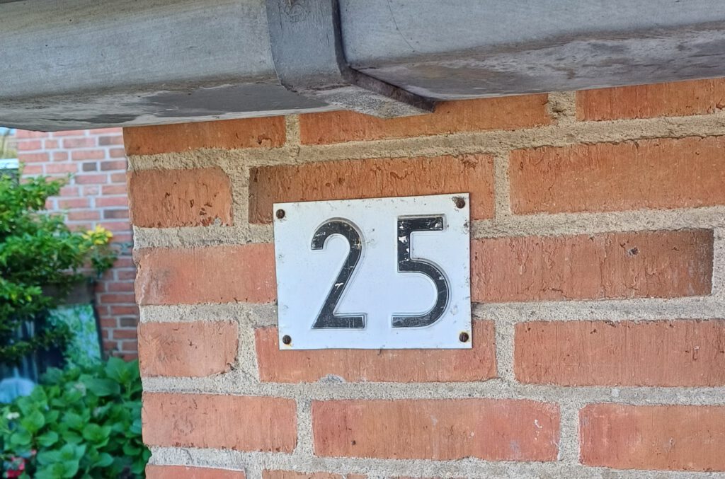 Getallen tot 100 worden vaak omgedraaid. Hulp bij het rekenen en oefenen met getallen tot 100.